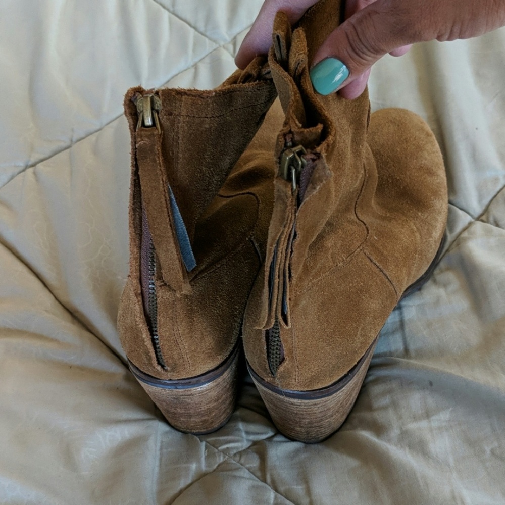 Boots - Picture 2 of 5